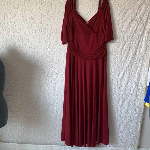 EUC Evanese burgundy Maxi Cold Shoulder Dress, sz 2x - Picture 5 of 7